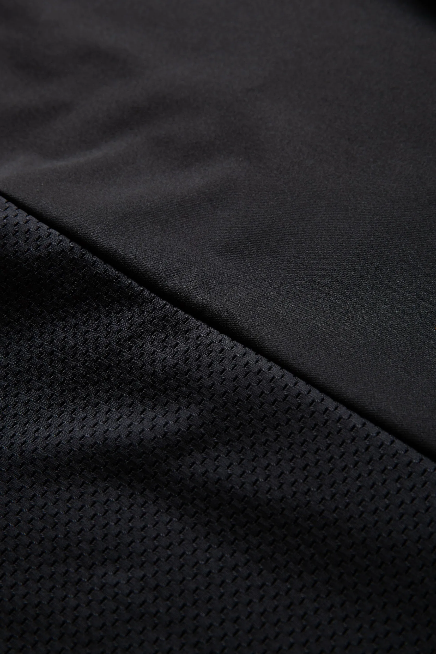 BACK ARCH LOGO MOCK BLACK